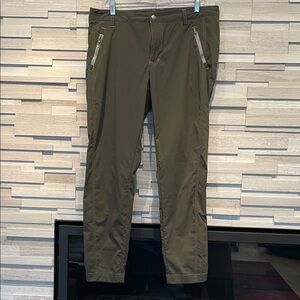 L.L.Bean Women's Olive Green hiking Pants- NWOT, size 14